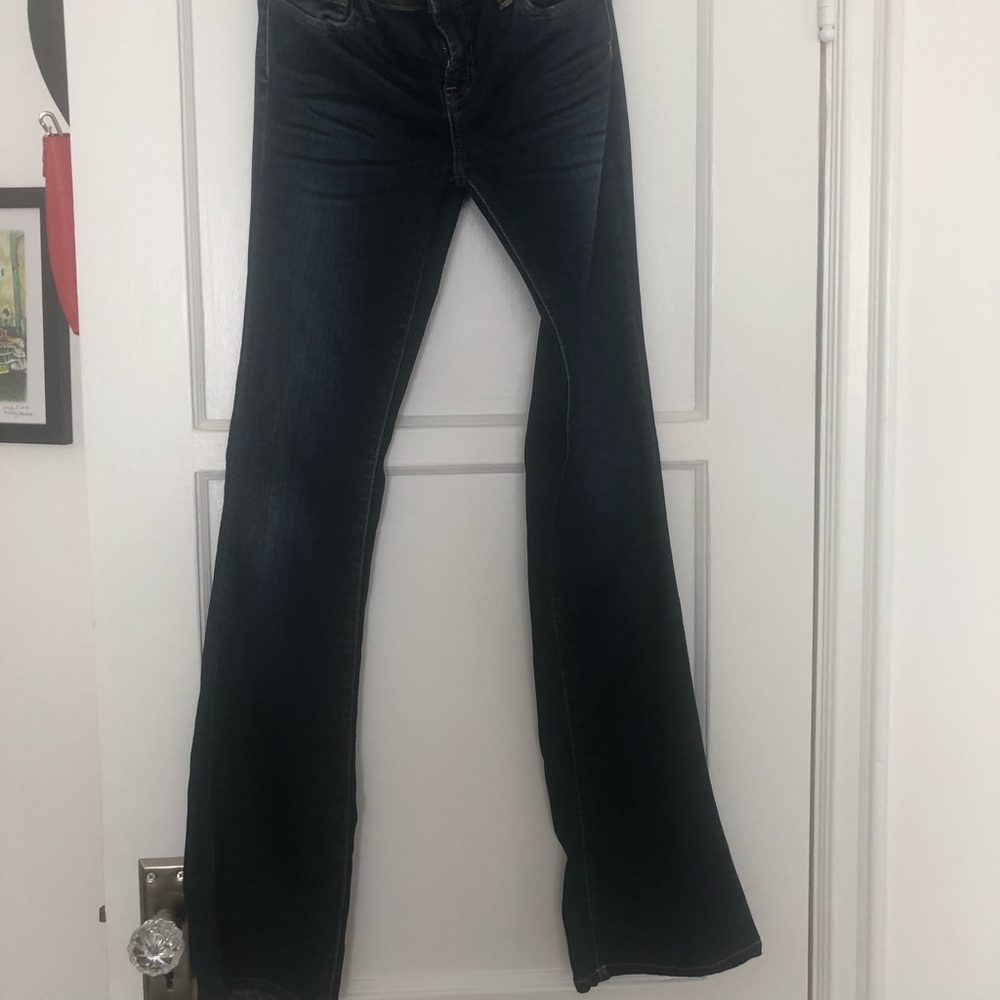 Low cut flare blue jeans